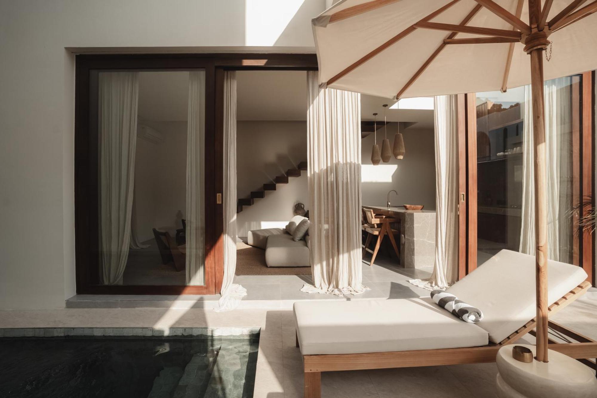 Mae Villa *